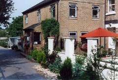 Henley Bank Kennels And Cattery Gloucester Gloucestershire Logo 