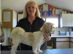 Muttz Cuttz Wroxall, Warwick Warwickshire Logo 