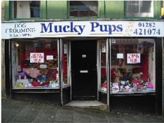 Mucky Pups Dog Grooming & Accessories Burnley Lancashire Logo 
